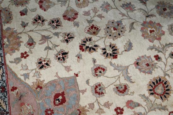 An ivory ground carpet 320cm x 243cm